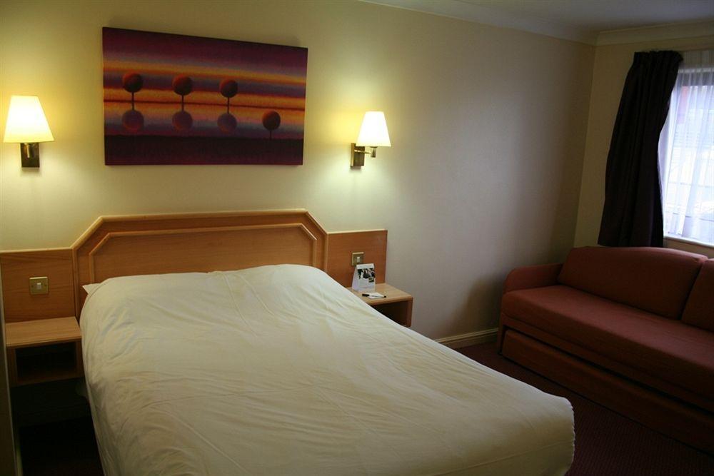 Chilworth  Days Inn Southampton Rownhams חדר תמונה